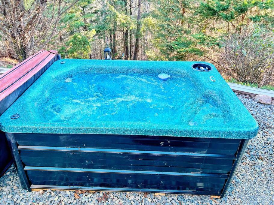 فيلا Tiny House, Wifi,Hot Tub,Secluded Cosby المظهر الخارجي الصورة