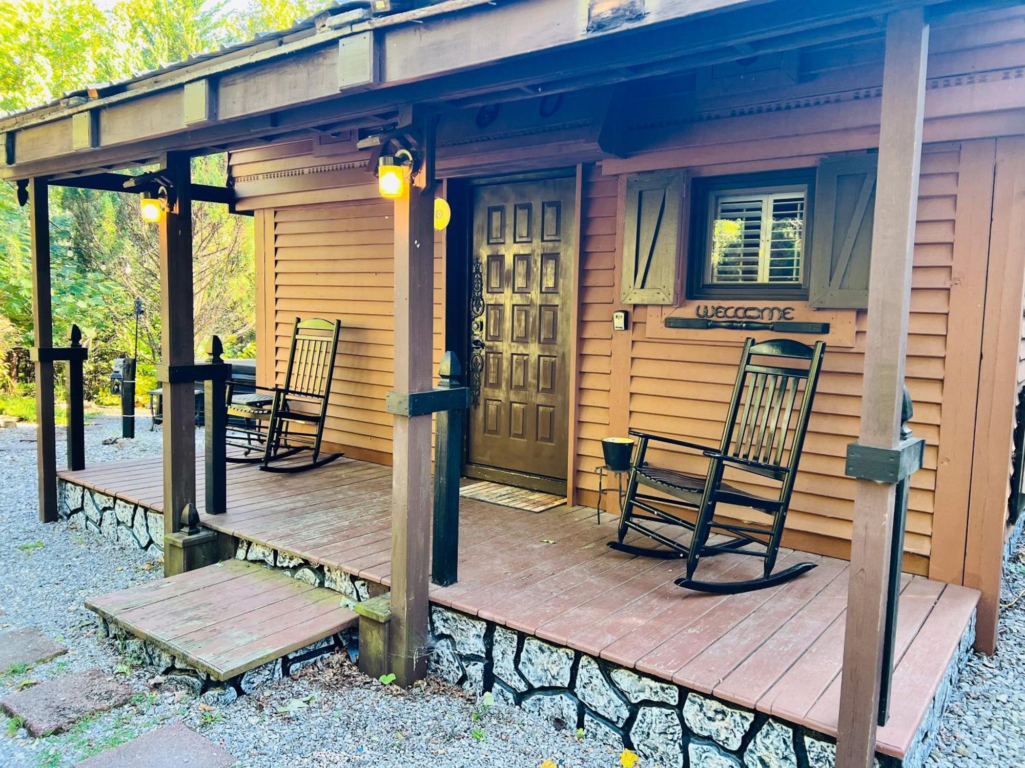 فيلا Tiny House, Wifi,Hot Tub,Secluded Cosby المظهر الخارجي الصورة