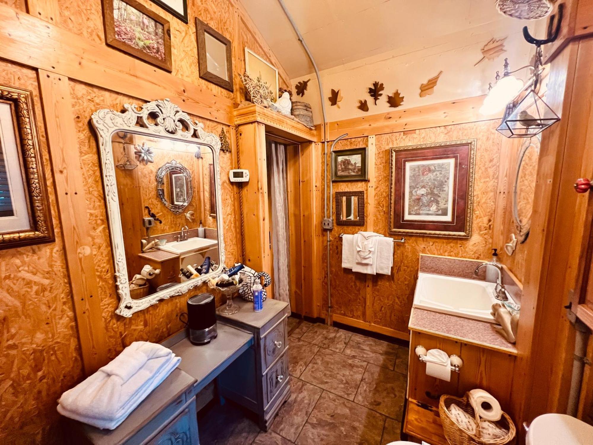 فيلا Tiny House, Wifi,Hot Tub,Secluded Cosby المظهر الخارجي الصورة